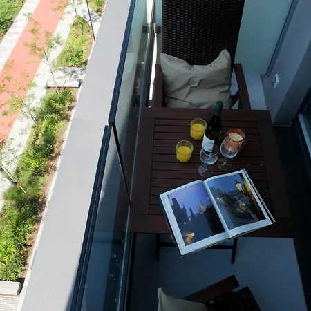 Charming Apartment With A Balcony In A Great Location Prague Exterior photo